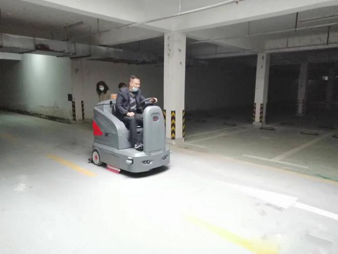 邯郸小区物业保洁不用人力改用驾驶式洗地机了